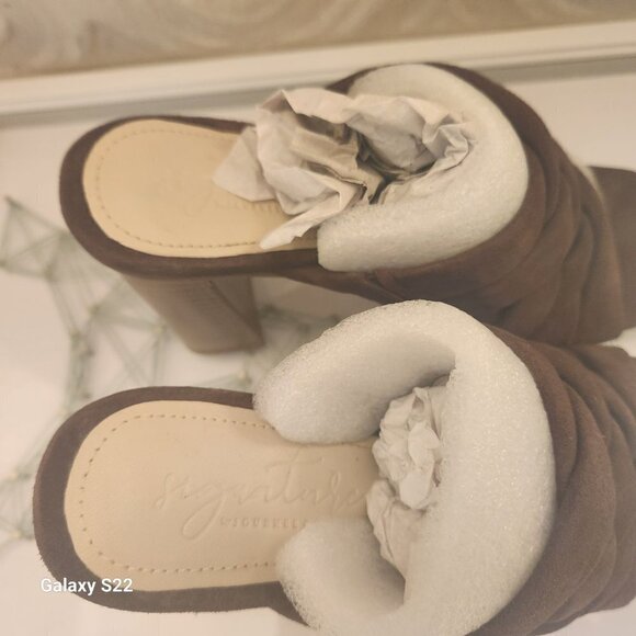 Journee Collection "Lyddie" Leather Sandals. NWT. Size 7 - Picture 2 of 10